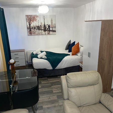 Private Room In London Enfield With Parking Zewnętrze zdjęcie
