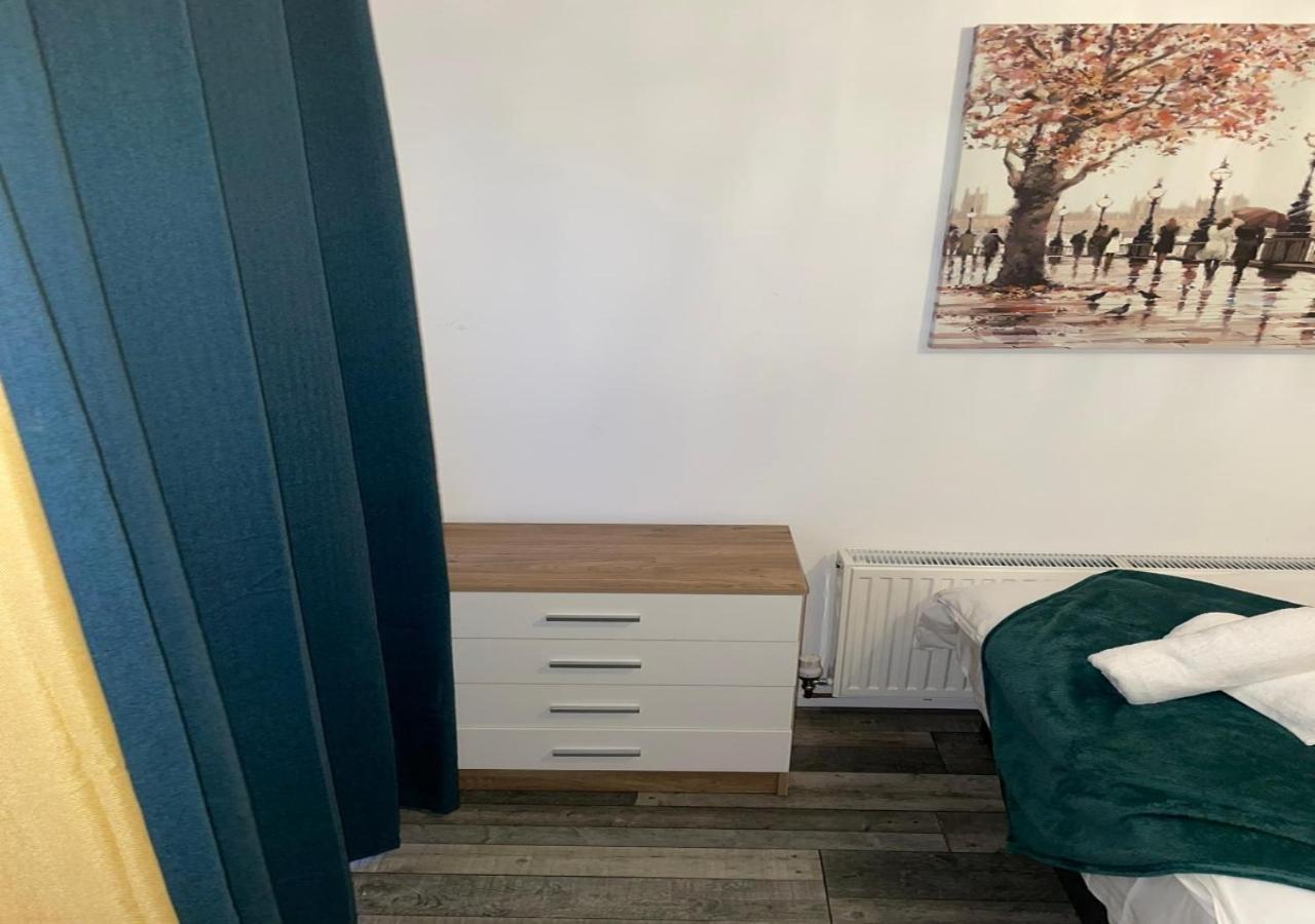 Private Room In London Enfield With Parking Zewnętrze zdjęcie