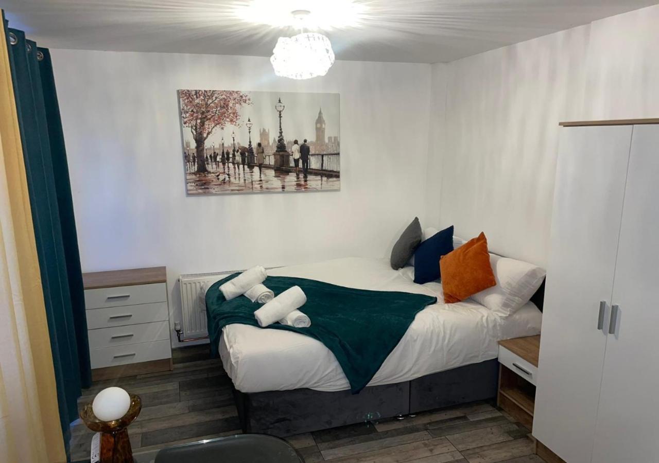 Private Room In London Enfield With Parking Zewnętrze zdjęcie