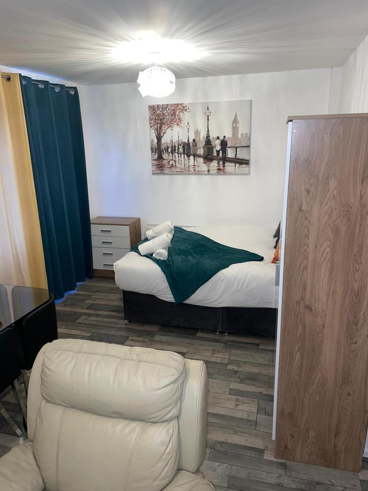 Private Room In London Enfield With Parking Zewnętrze zdjęcie